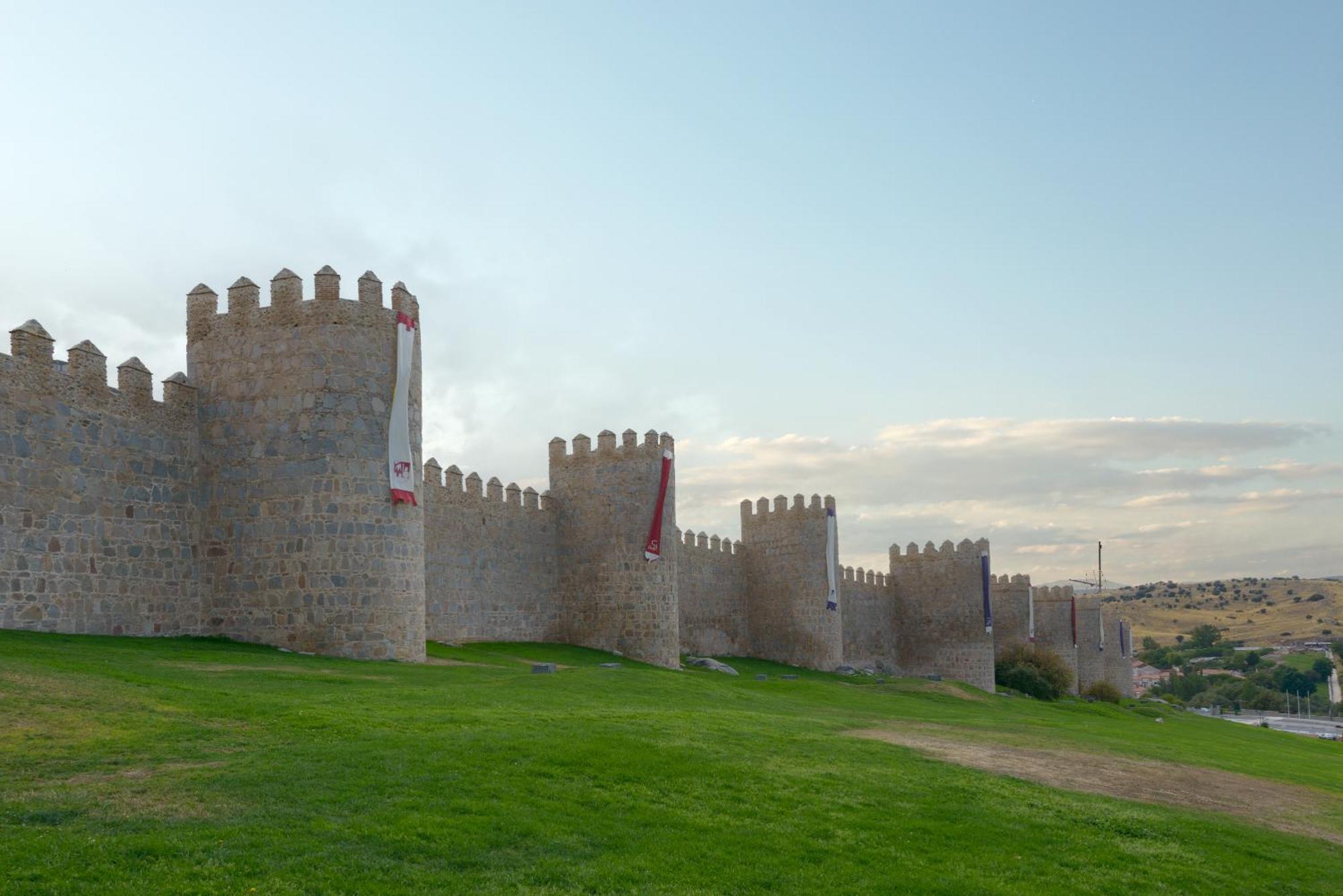 Balcony View To Avila'S Alcazar ภายนอก รูปภาพ