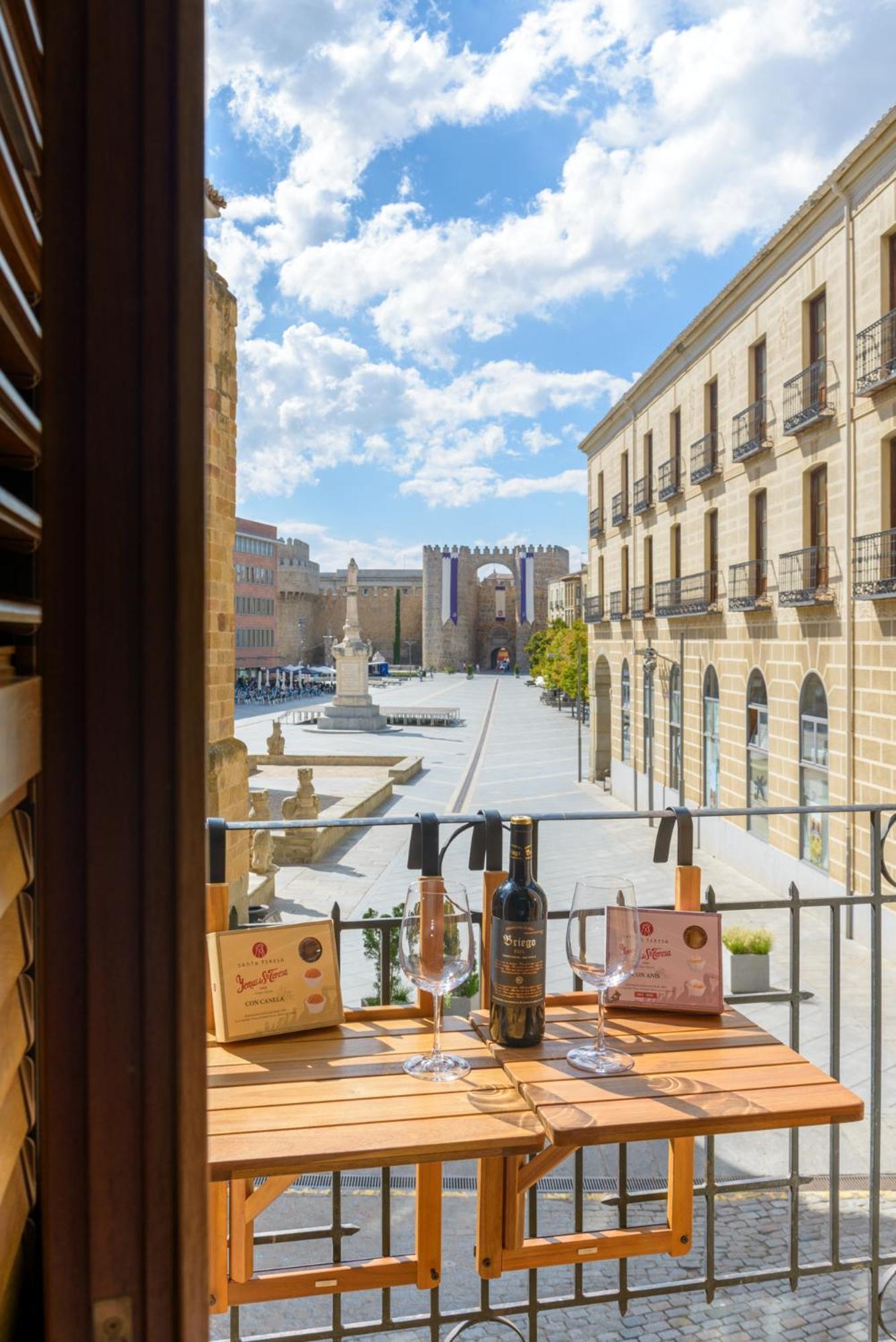 Balcony View To Avila'S Alcazar ภายนอก รูปภาพ