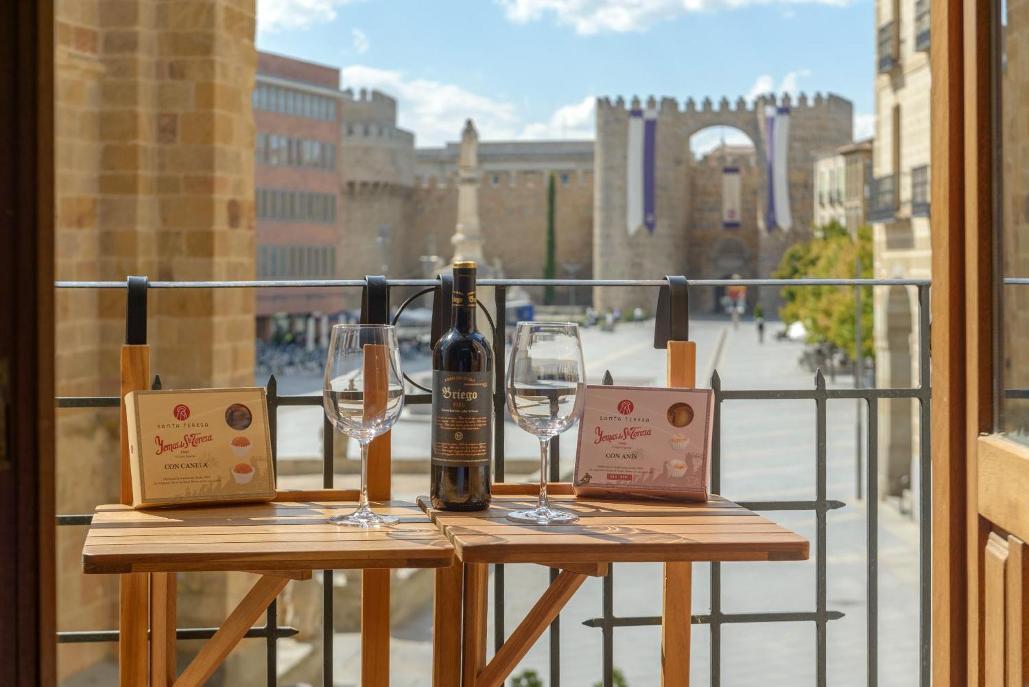 Balcony View To Avila'S Alcazar ภายนอก รูปภาพ